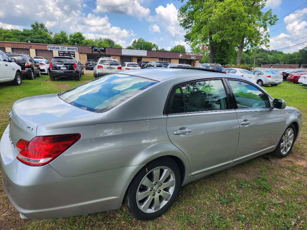 Used 2005 Toyota Avalon XLS FWD image 7