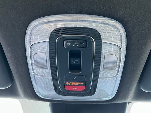 Used 2025 Hyundai Elantra Limited image 17