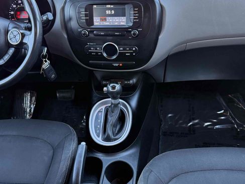 Used 2017 Kia Soul + FWD image 48