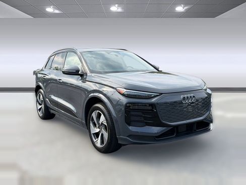 Used 2025 Audi Q6 e-tron Premium Plus w/ Premium Plus AWD/4WD image 7