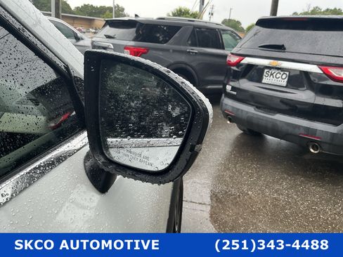 Used 2025 Nissan Pathfinder Platinum FWD image 10