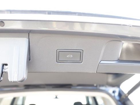 Used 2024 Volkswagen Atlas SE image 8