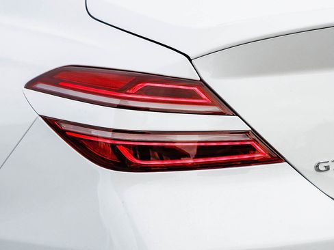 Used 2025 Genesis G70 2.5T image 8