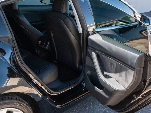 Used 2018 Tesla Model 3 Long Range image 15