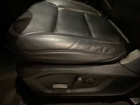 Used 2020 Ford Explorer XLT w/ Equipment Group 202A image 12