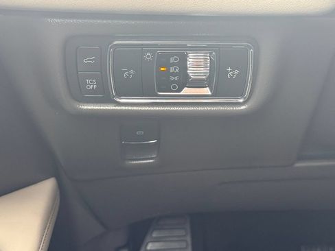Used 2022 Lincoln Nautilus FWD w/ Premium Package image 23