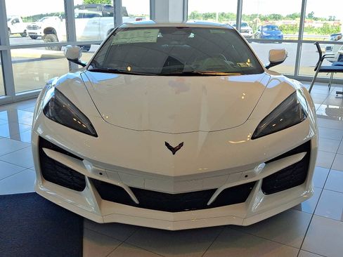 New 2025 Chevrolet Corvette E-Ray image 2
