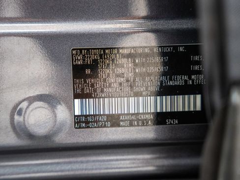 Used 2025 Toyota RAV4 XLE AWD/4WD image 30