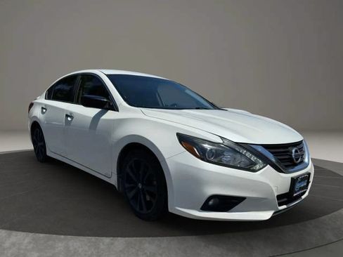Used 2017 Nissan Altima 2.5 SR w/ Midnight Edition Package FWD image 7