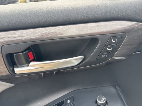 Used 2020 Toyota Highlander Limited FWD image 34