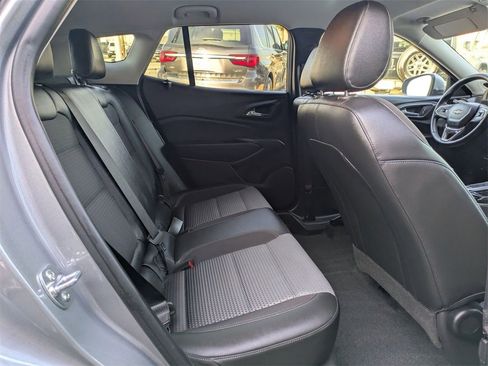 Used 2025 Chevrolet Trax LT w/ LT Convenience Package image 30