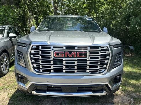 Used 2025 GMC Yukon Denali AWD/4WD image 2