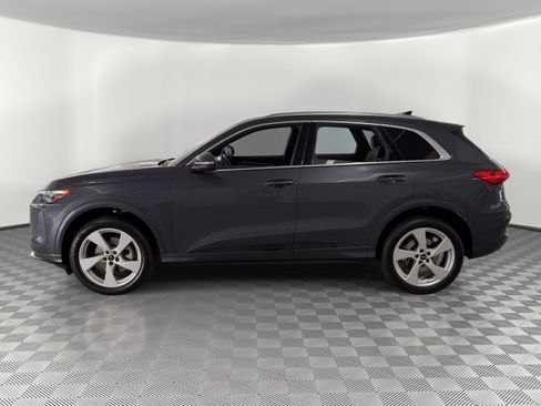 Used 2025 Audi Q5 Premium Plus w/ Premium Plus AWD/4WD image 2