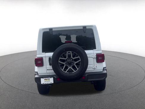 Used 2025 Jeep Wrangler Sahara image 11