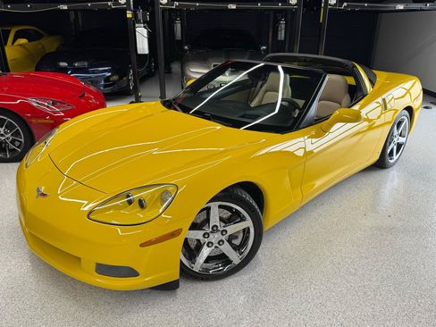 Used 2007 Chevrolet Corvette Coupe w/ Preferred Equipment Group RWD image 2