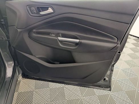 Used 2018 Ford Escape SE w/ SE Sync 3 Package FWD image 31