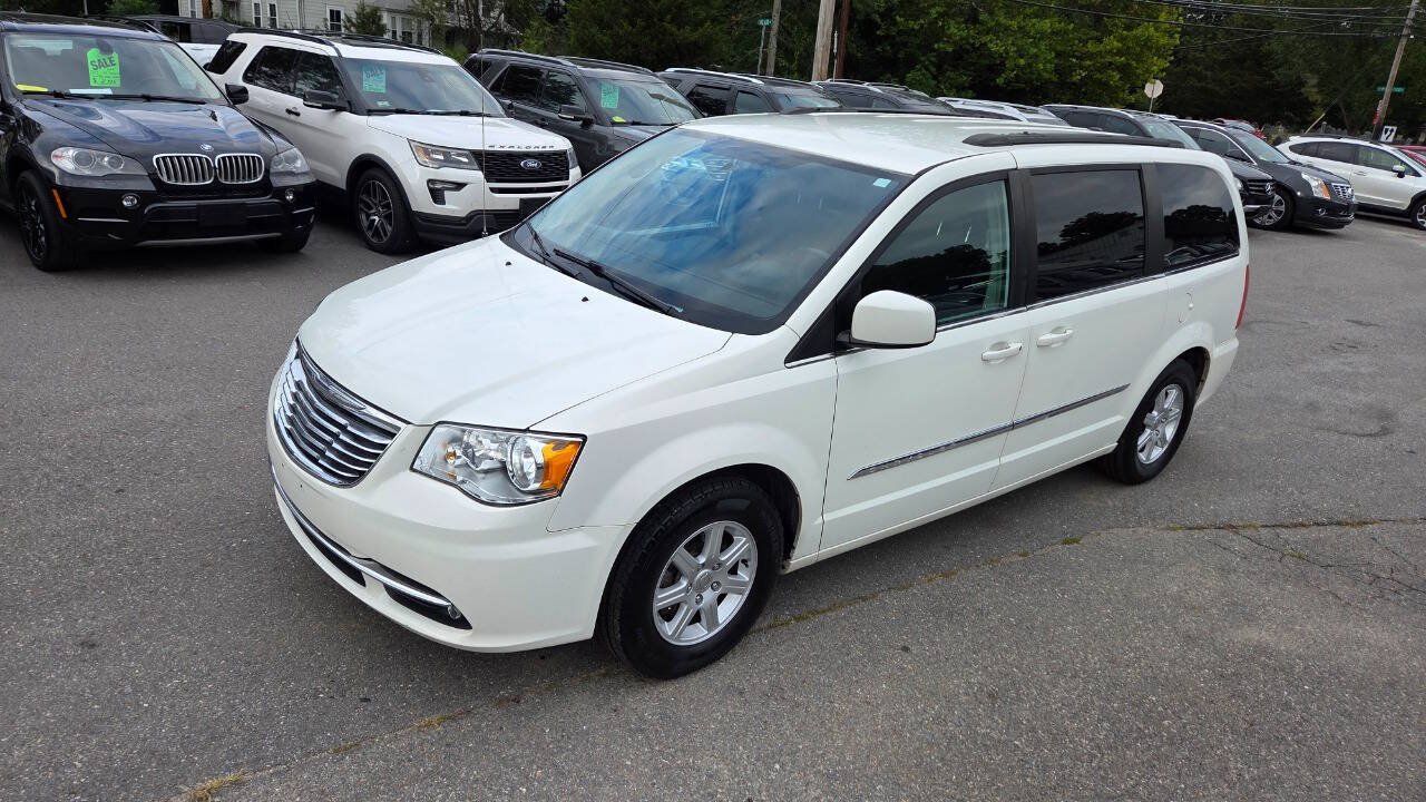 Used 2011 Chrysler Town & Country Touring FWD image 2