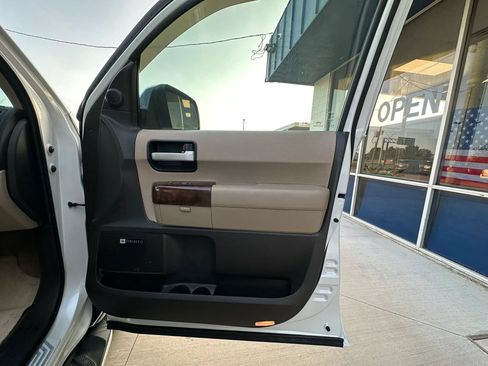 Used 2008 Toyota Sequoia Platinum RWD image 40