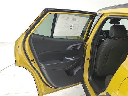 New 2025 Chevrolet Trax RS w/ Driver Confidence Package image 28