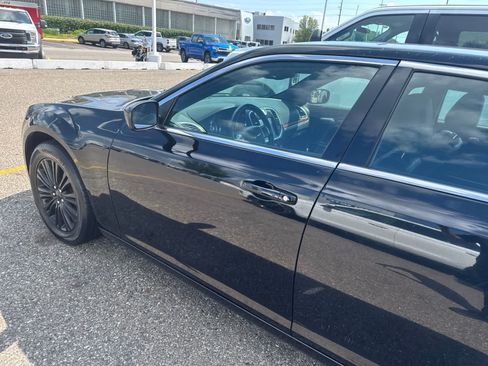 Used 2014 Chrysler 300 AWD w/ Driver Convenience Group image 15
