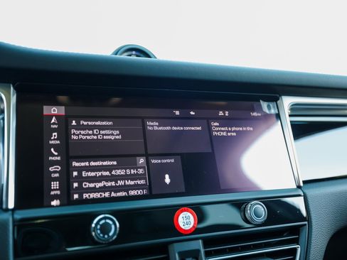 Certified 2025 Porsche Macan Turbo image 18