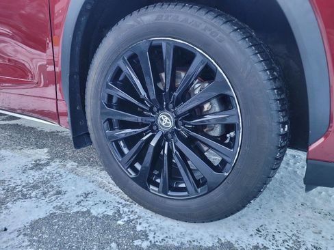 Used 2023 Toyota Highlander AWD image 9