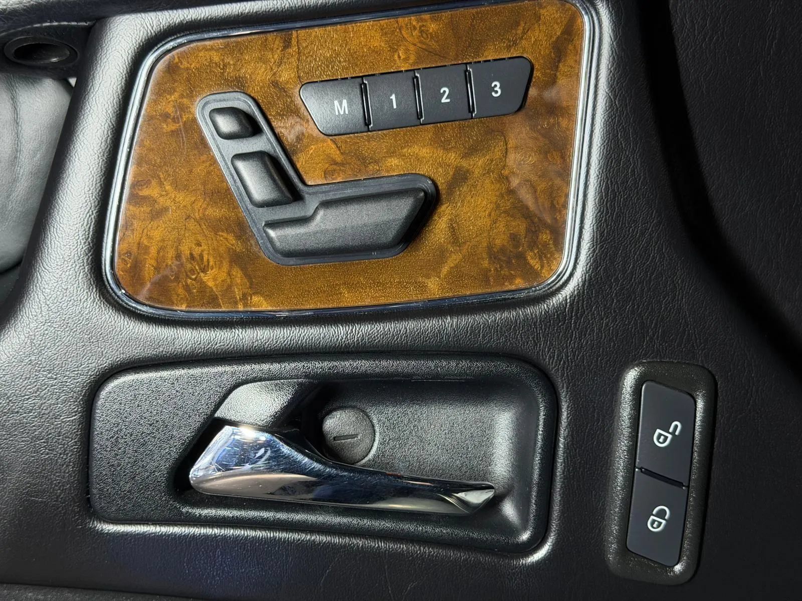 Used 2015 Mercedes-Benz G 63 AMG 4MATIC image 27