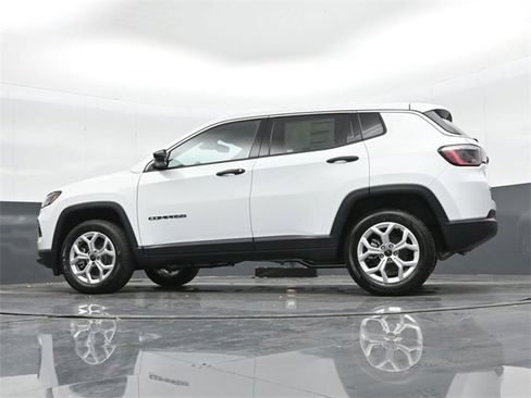 Used 2025 Jeep Compass Sport image 36