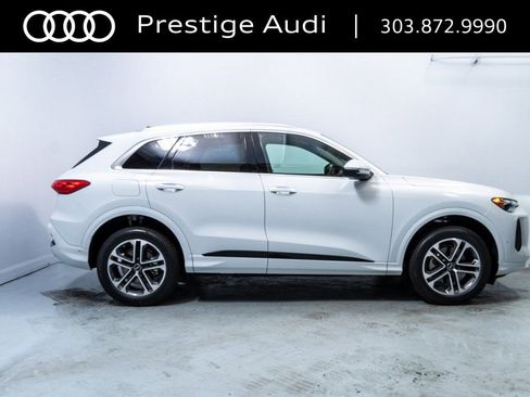 Used 2025 Audi Q5 Premium w/ Convenience Package image 9