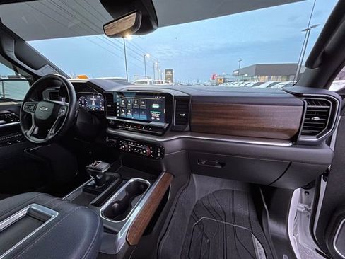 Used 2022 Chevrolet Silverado 1500 High Country w/ High Country Premium Package image 41