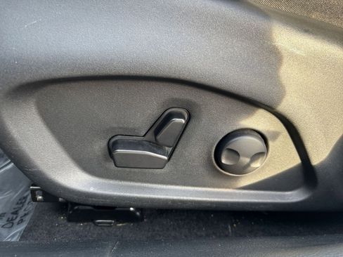 Used 2025 Jeep Compass Limited image 22