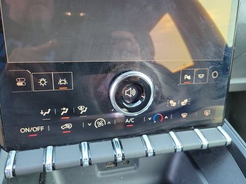 Used 2025 GMC Terrain Elevation AWD/4WD image 17