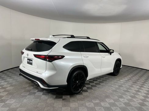 Used 2024 Toyota Highlander XSE image 8