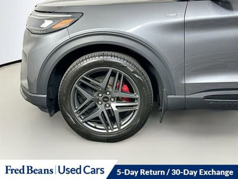 Used 2025 Ford Explorer ST-Line w/ Premium Package AWD/4WD image 40