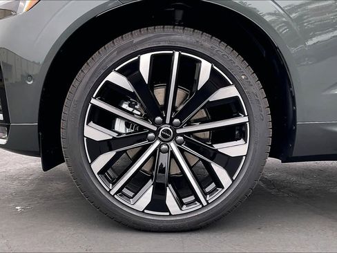 New 2026 Volvo XC60 B5 Ultra w/ Climate Package PRO image 14