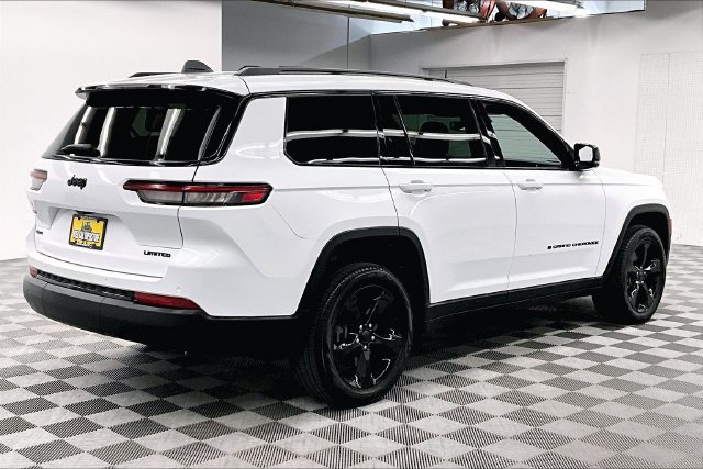 Used 2024 Jeep Grand Cherokee L Limited w/ Black Appearance Package AWD/4WD image 13