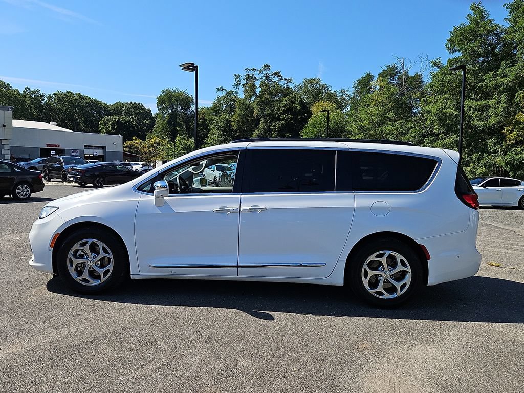Used 2022 Chrysler Pacifica Limited FWD image 4