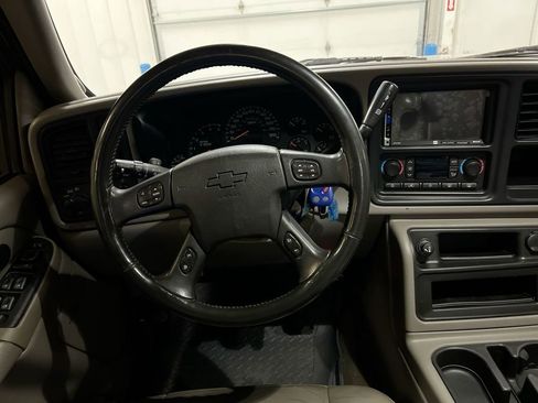 Used 2004 Chevrolet Silverado 2500 LT w/ Heavy-Duty Power Package AWD/4WD image 11