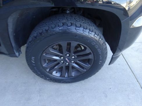 Certified 2018 GMC Canyon SLE w/ Nightfall Edition AWD/4WD image 10