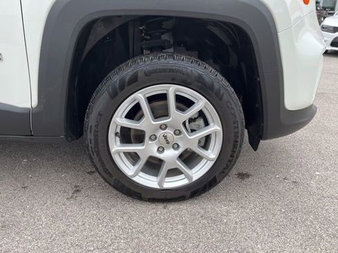 Used 2023 Jeep Renegade Latitude image 12