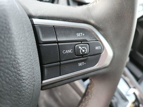 Used 2024 Jeep Compass Latitude image 11