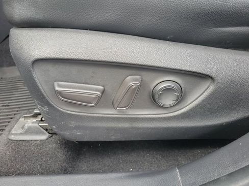 Used 2023 Toyota Highlander XLE image 41