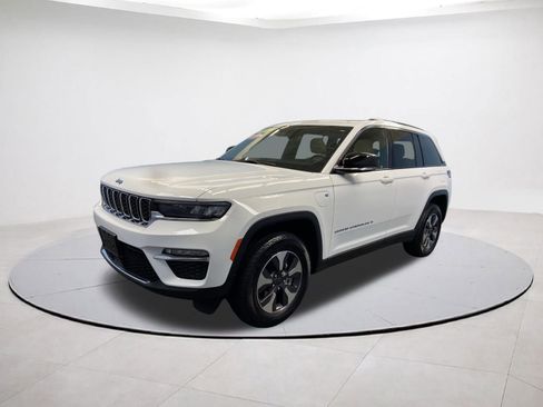 Used 2023 Jeep Grand Cherokee 4WD 4xe image 3