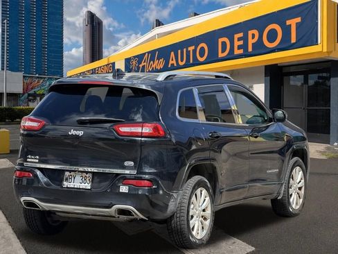 Used 2017 Jeep Cherokee Overland w/ Technology Group AWD/4WD image 5
