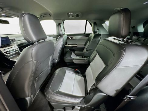 Used 2022 Ford Explorer XLT w/ Equipment Group 202A image 28