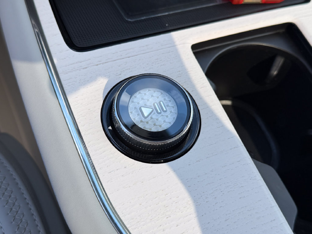 Certified 2025 Volvo EX90 Ultra AWD/4WD image 36