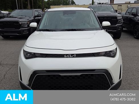 Used 2025 Kia Soul LX w/ LX Technology Package FWD image 2