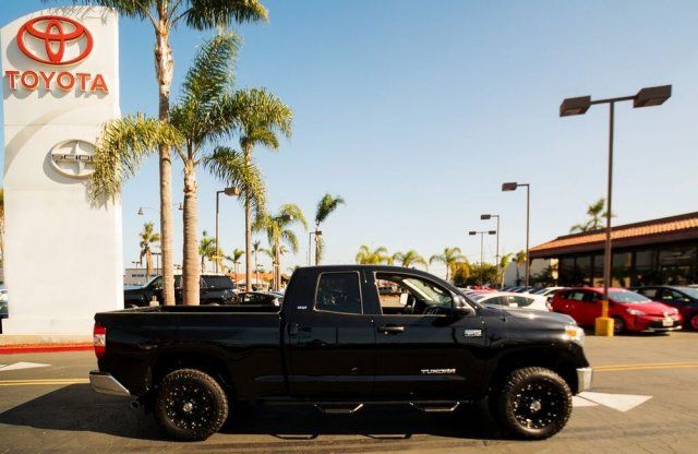 Used 2023 Toyota Corolla Cross XLE w/ Convenience Package FWD image 28