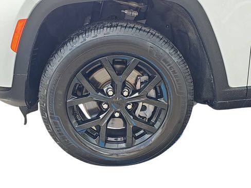 Used 2024 Jeep Grand Cherokee L Laredo AWD/4WD image 29