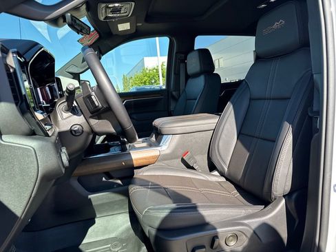 Used 2026 Chevrolet Silverado 1500 High Country AWD/4WD image 18